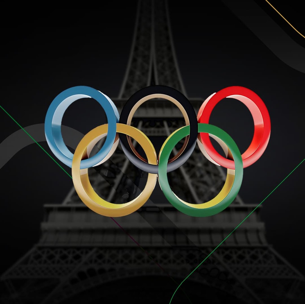 Símbolo olímpico e torre Eiffel durante as olimpíadas de Paris 2024