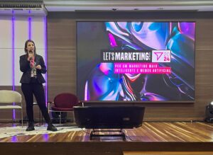 Francesca Marcílio palestra no Let's Marketing 2024